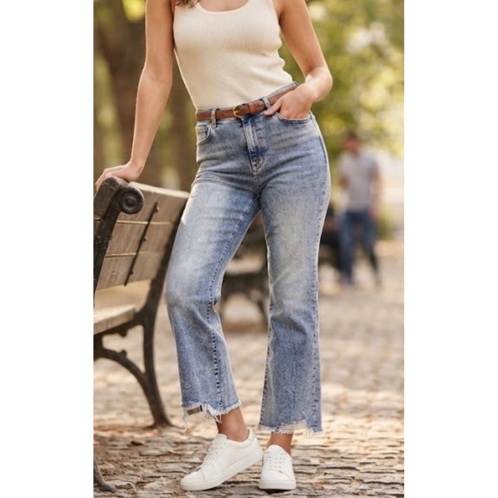 Torrid Crop Boyfriend Jeans Womens 18 Blue Vintage Stretch Raw Hem Frayed Light
